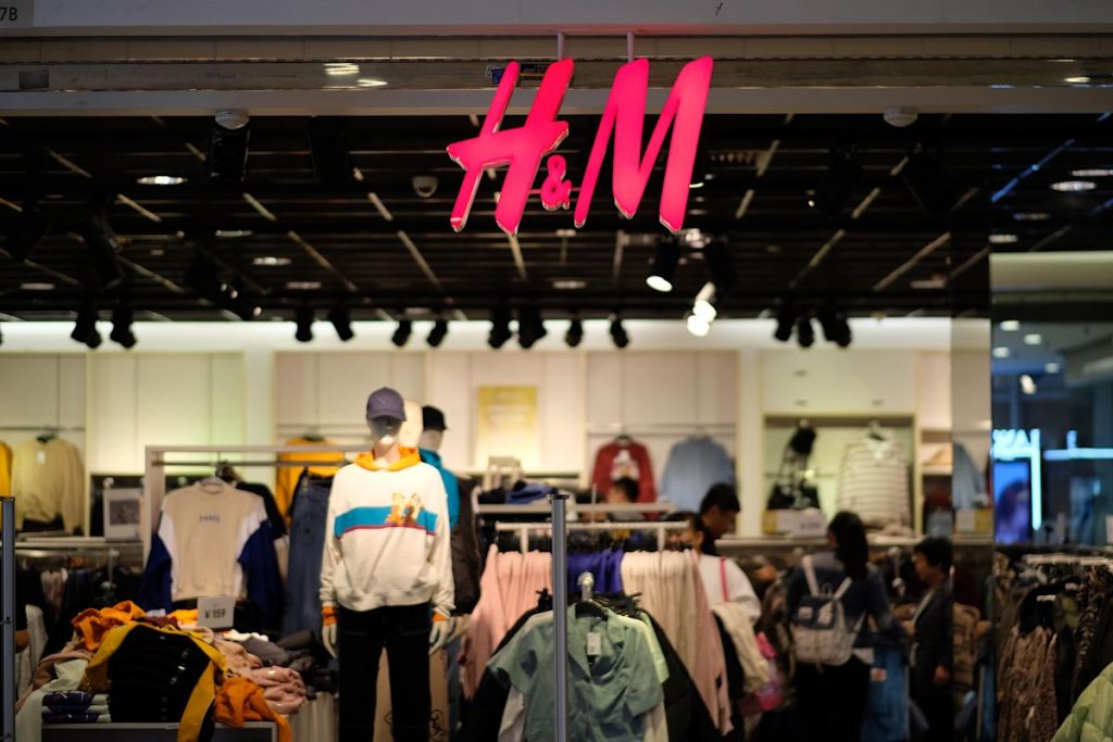 Place Strategy Marketing Mix of H&M