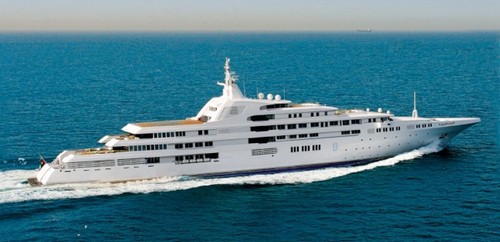 #8. Dubai Expensive Yacht