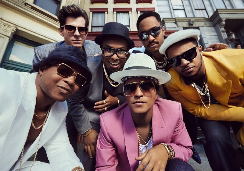 Uptown Funk – Mark Ronson featuring Bruno Mars