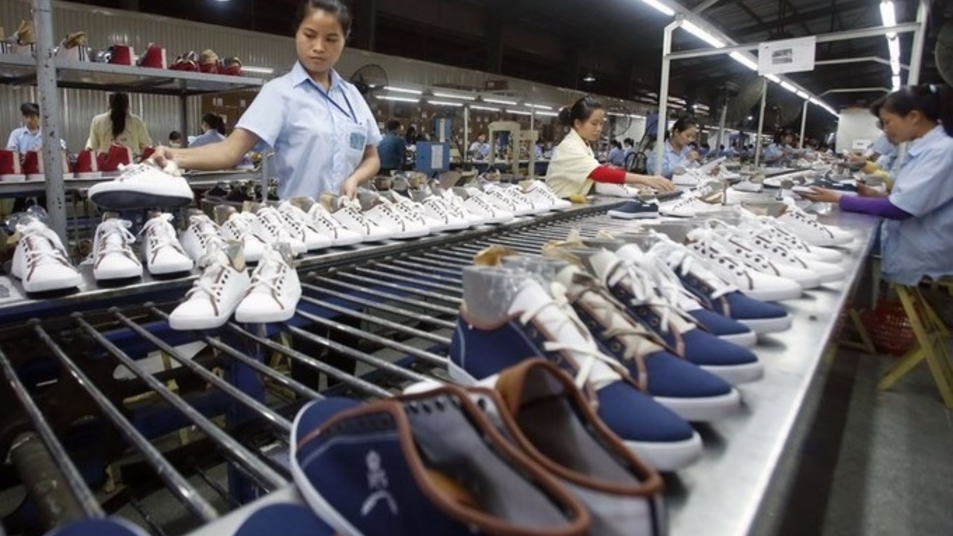 Поставщики обуви оптом. Невельская обувная фабрика. Nike Shoes Factory Vietnam. Обувная промышленность. Легкая промышленность обувь.